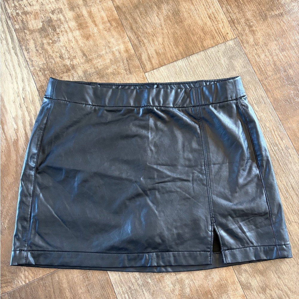 American Eagle Black Leather Mini Skirt Size Large